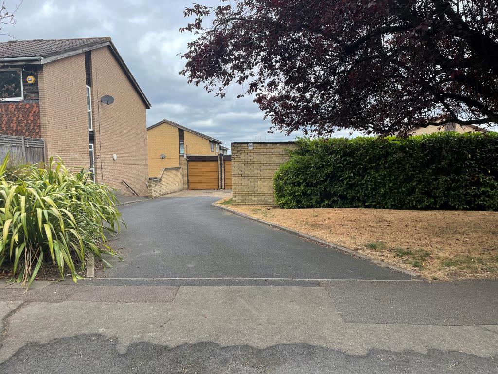 Lot: 88 - 17 LEASEHOLD LOCK-UP GARAGES PRODUCING APPROX. £21,000 PER ANNUM - Access from Chichester Road